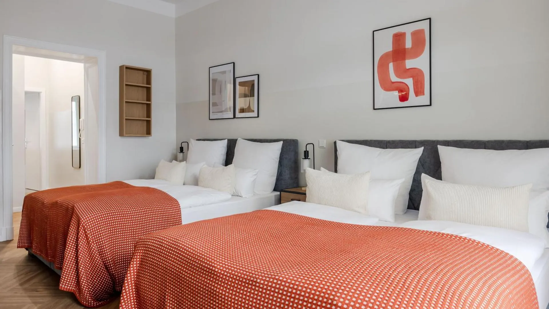 Oomph Berlin Minimalist & Mighty - 1 Bedroom Hosting Up To 6 0*,  Németország