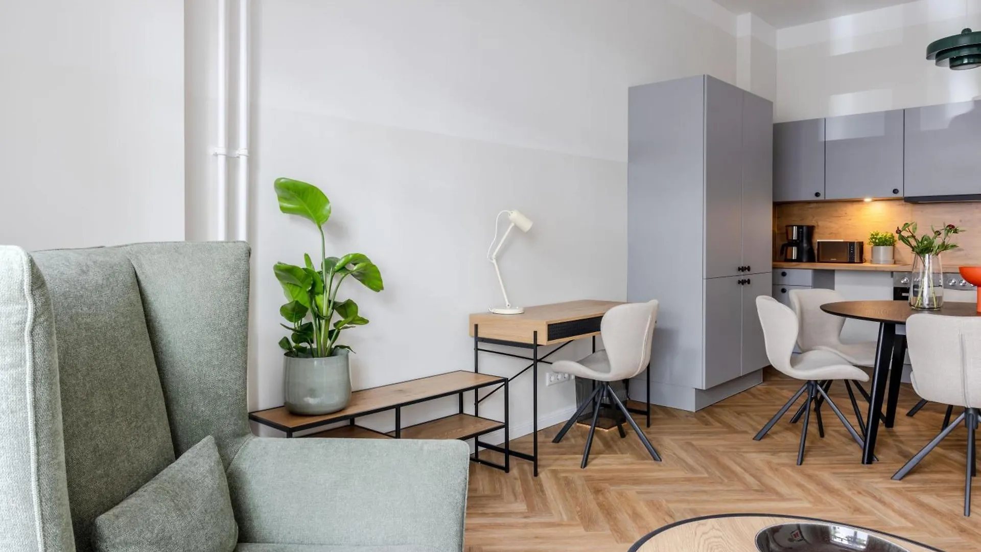 Oomph Berlin Minimalist & Mighty - 1 Bedroom Hosting Up To 6 Apartman