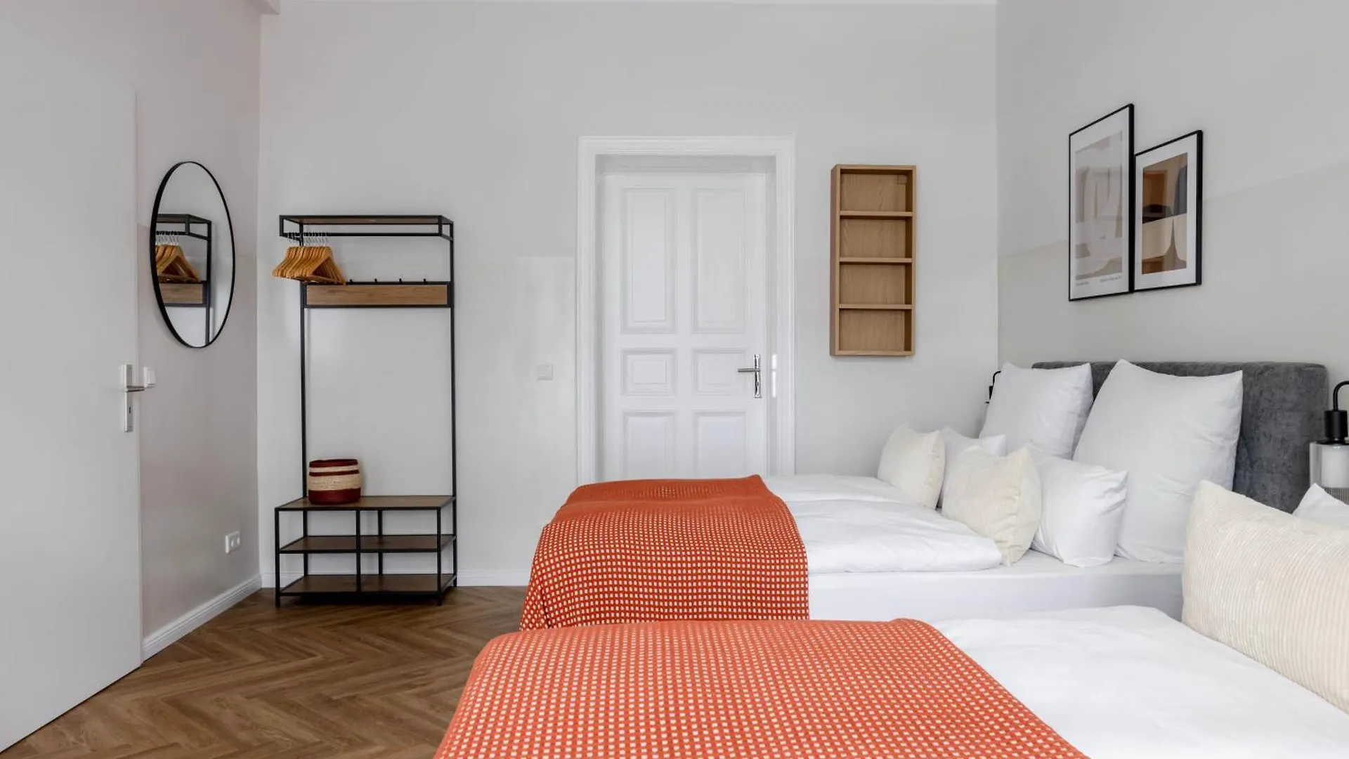 Oomph Berlin Minimalist & Mighty - 1 Bedroom Hosting Up To 6