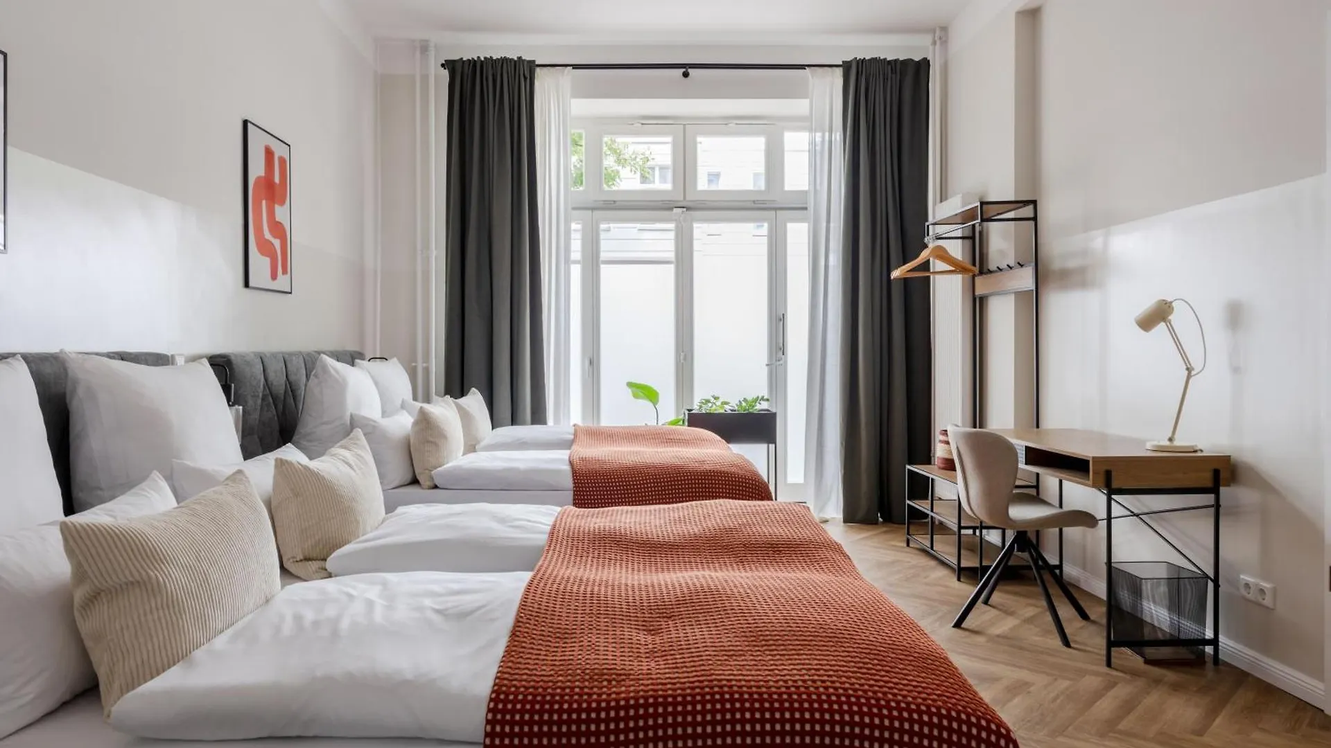 Oomph Berlin Minimalist & Mighty - 1 Bedroom Hosting Up To 6 0*,