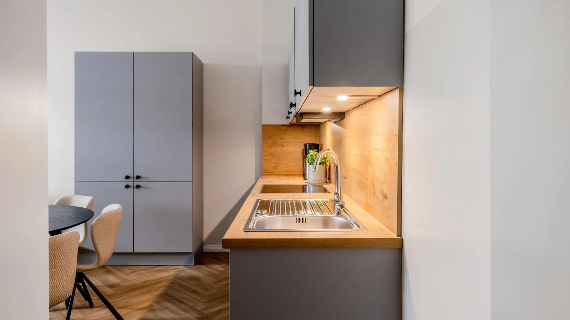 Oomph Berlin Minimalist & Mighty - 1 Bedroom Hosting Up To 6 Apartament
